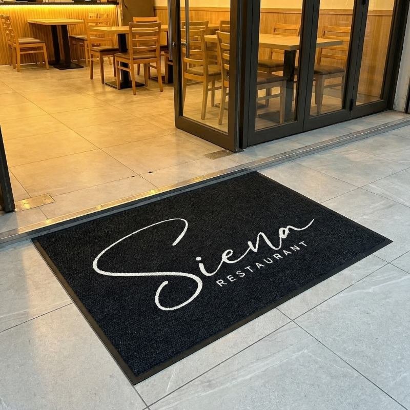 Pineapple-patterned surface floor mat