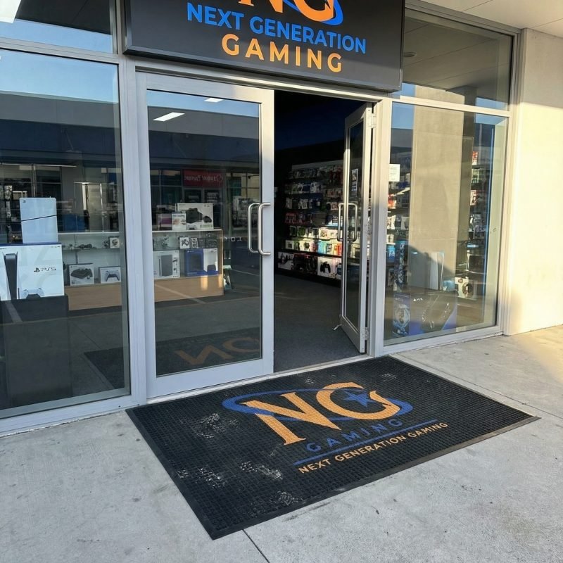 Checkered pattern floor mat